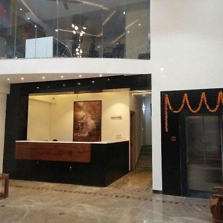 Готель Rewa Residency Екстер'єр фото