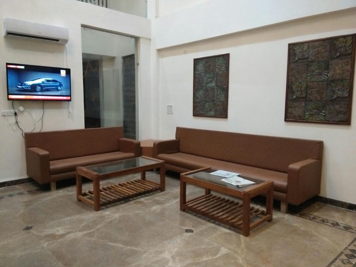 Готель Rewa Residency Екстер'єр фото