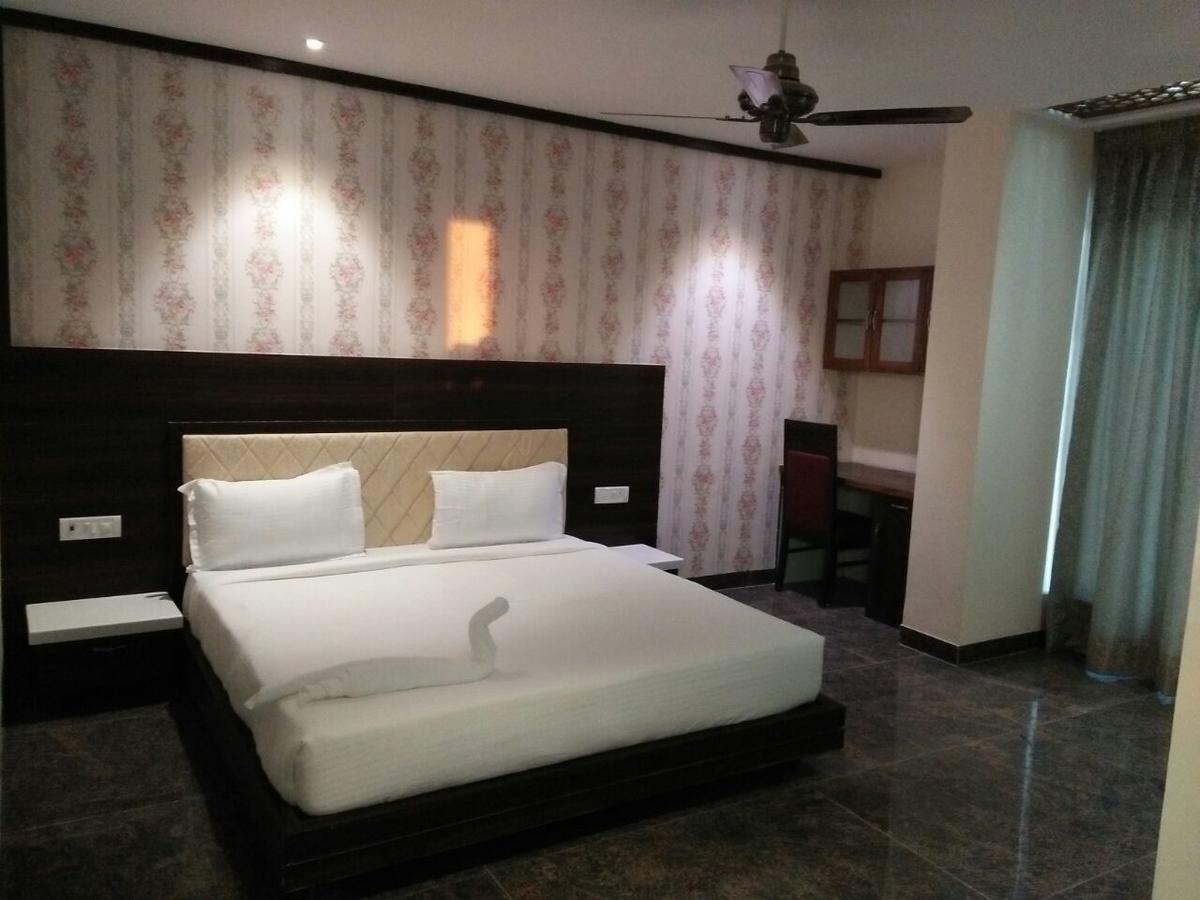 Готель Rewa Residency Екстер'єр фото